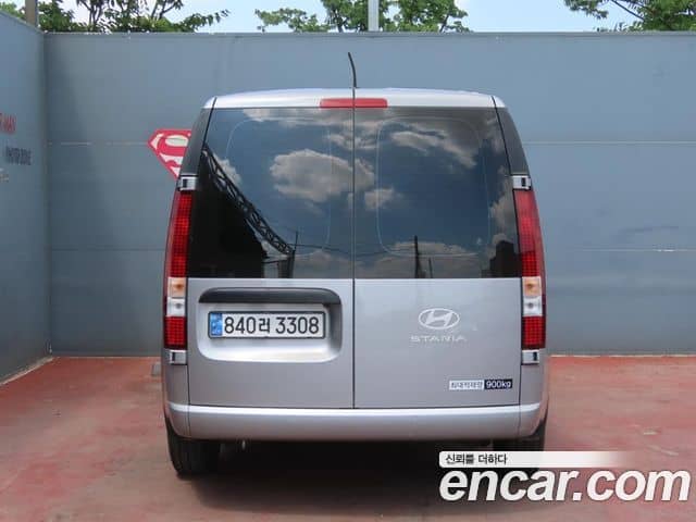 Hyundai Staria