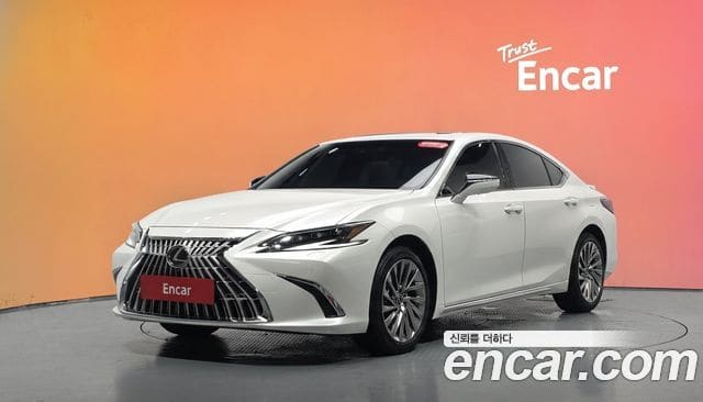 Lexus ES300h — фото 1
