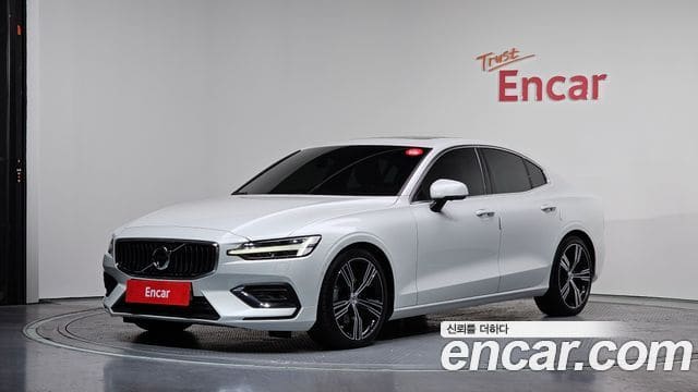 Volvo S60 — фото 1