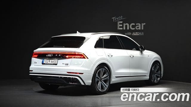 Audi Q7 — фото 1