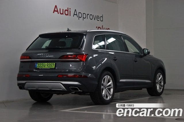 Audi Q7 — фото 1