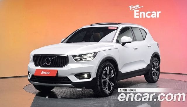 Volvo XC40 — фото 1