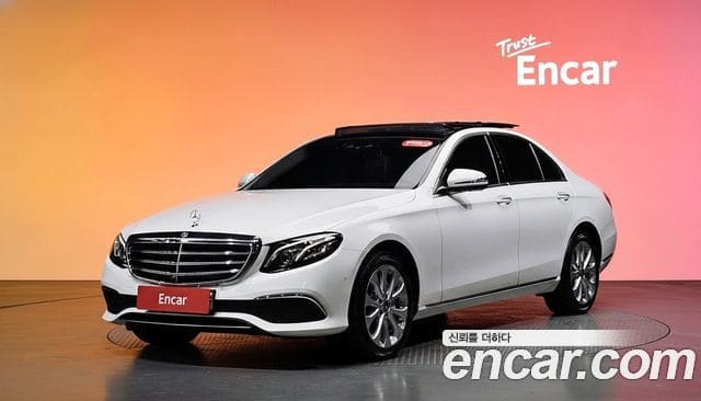 Mercedes-Benz E-Class — фото 1