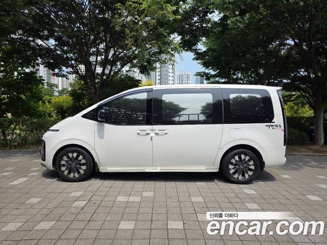 Hyundai Staria