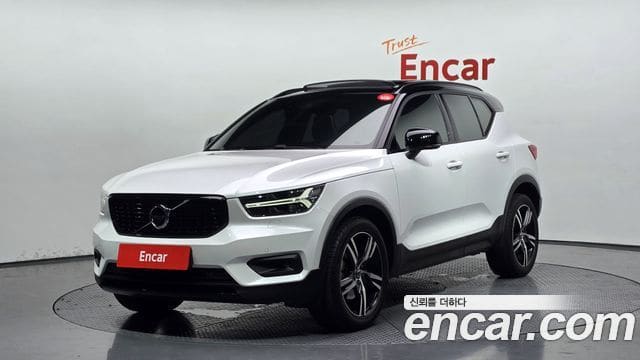 Volvo XC40 — фото 1