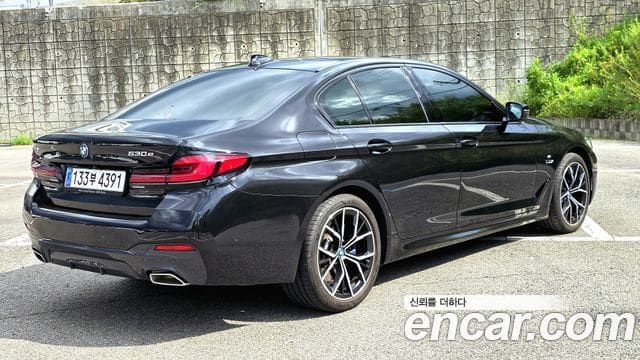 BMW 5 Series — фото 1