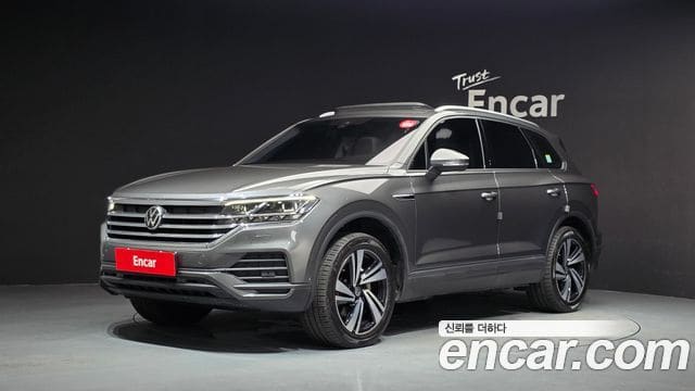 Volkswagen Touareg — фото 1