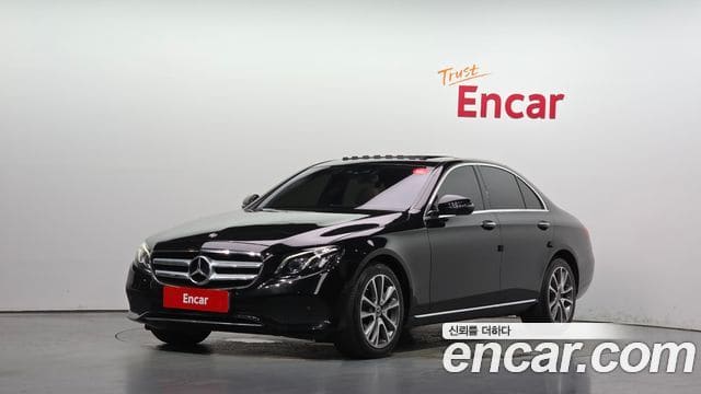 Mercedes-Benz E-Class — фото 1