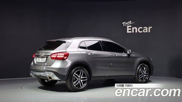 Mercedes-Benz GLA-Class