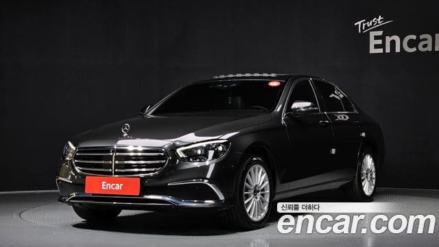 Mercedes-Benz E-Class — фото 1