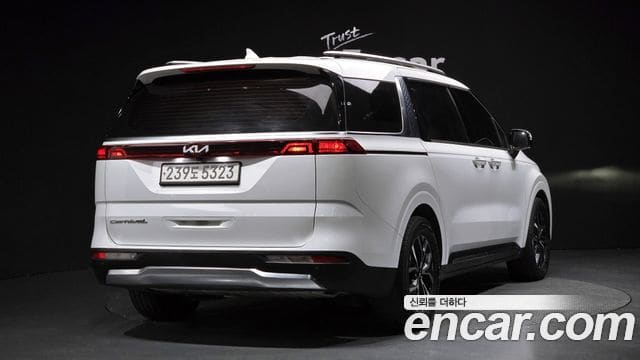 Kia Carnival — фото 1