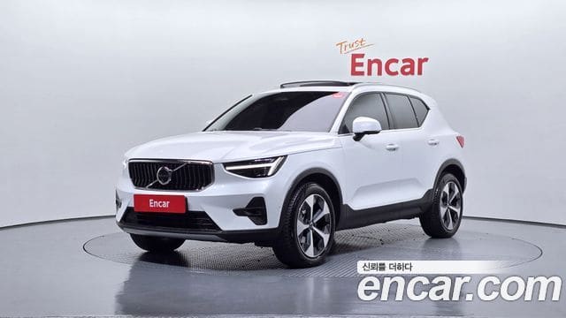 Volvo XC40 — фото 1