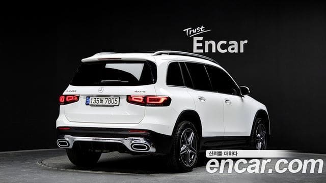 Mercedes-Benz GLB-Class — фото 1