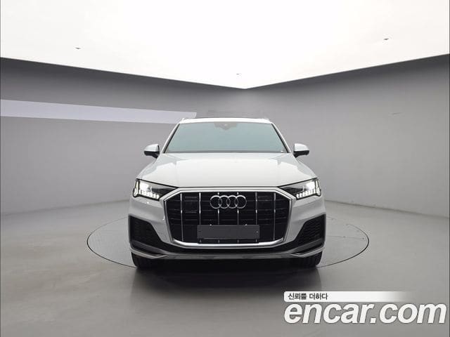 Audi Q7 — фото 1