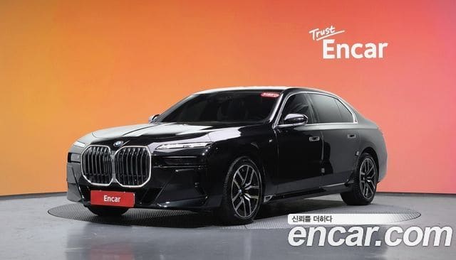 BMW 7 Series — фото 1