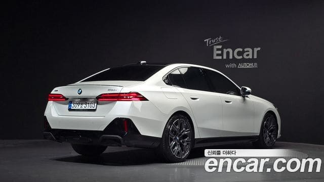 BMW 5 Series — фото 1