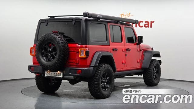 Jeep Wrangler — фото 1