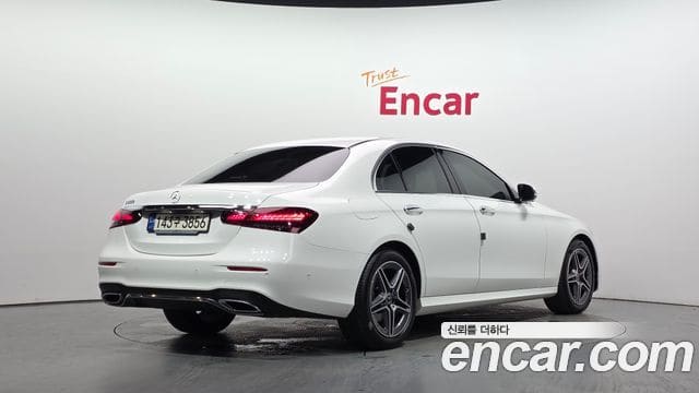 Mercedes-Benz E-Class — фото 1