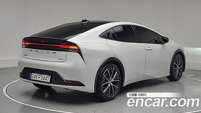 Toyota Prius — фото 1