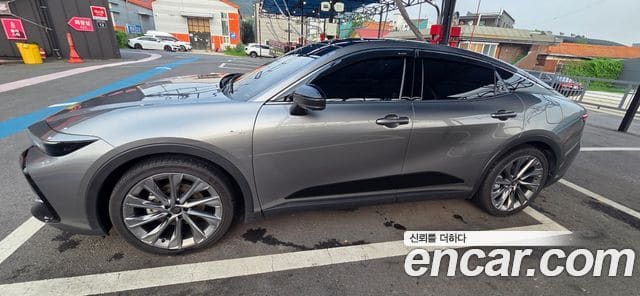 Toyota Crown Crossover — фото 1