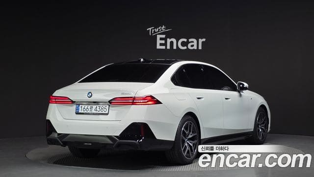 BMW 5 Series — фото 1