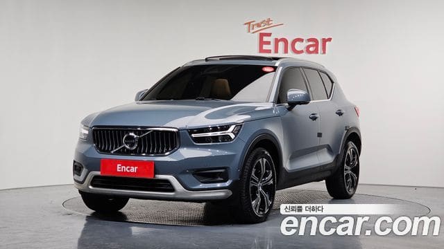 Volvo XC40 — фото 1
