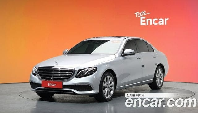 Mercedes-Benz E-Class — фото 1