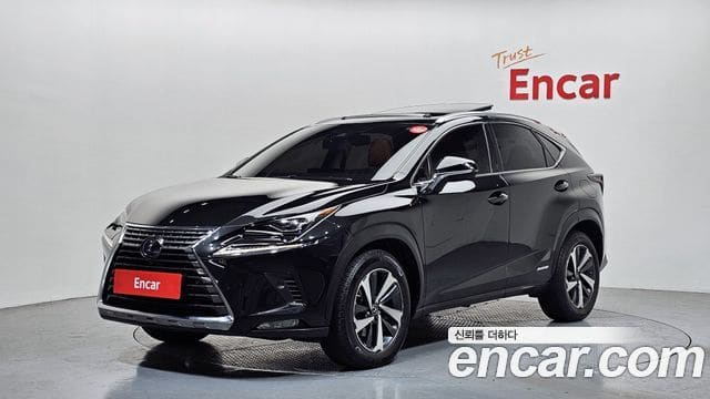 Lexus NX300h — фото 1