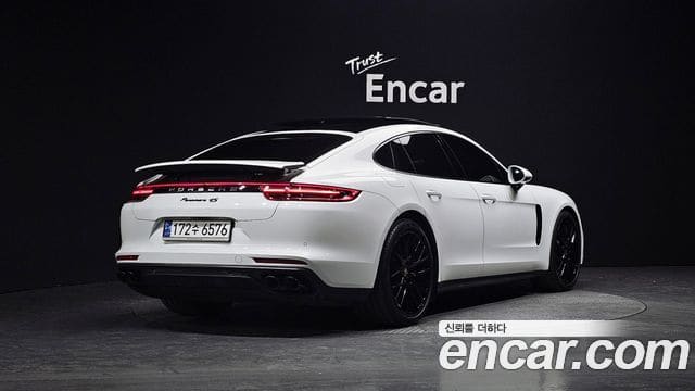 Porsche Panamera — фото 1
