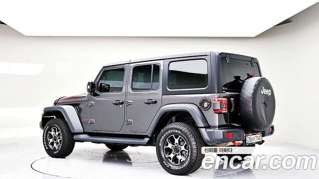 Jeep Wrangler — фото 1