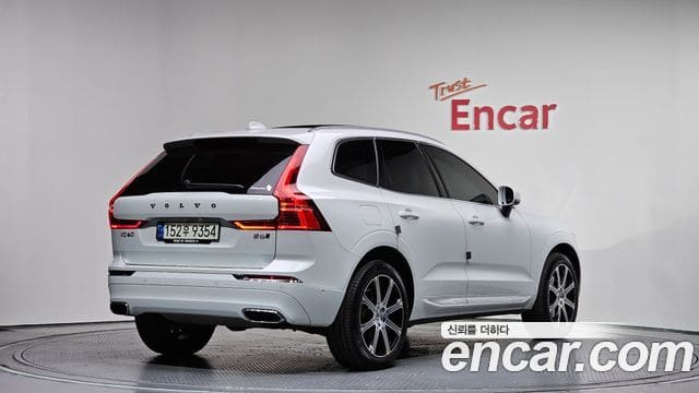 Volvo XC60 — фото 1