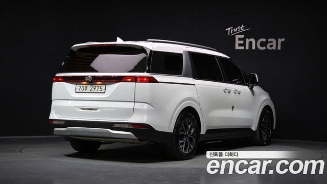 Kia Carnival — фото 1