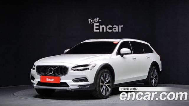 Volvo V90 Cross Country — фото 1