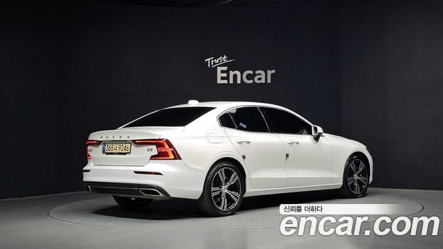 Volvo S60 — фото 1