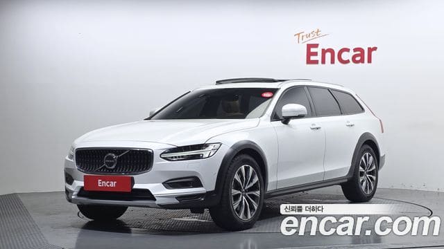 Volvo V90 Cross Country — фото 1