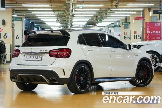 Mercedes-Benz GLA-Class — фото 1