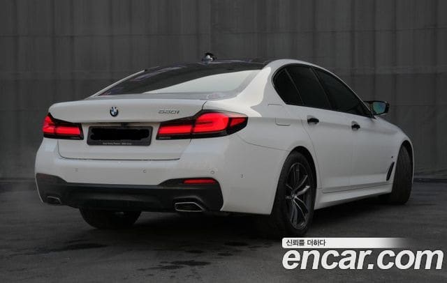 BMW 5 Series — фото 1