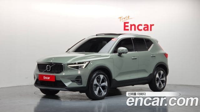 Volvo XC40 — фото 1