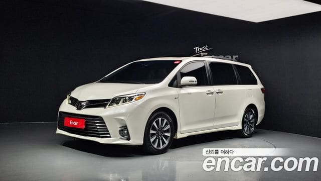 Toyota Sienna — фото 1