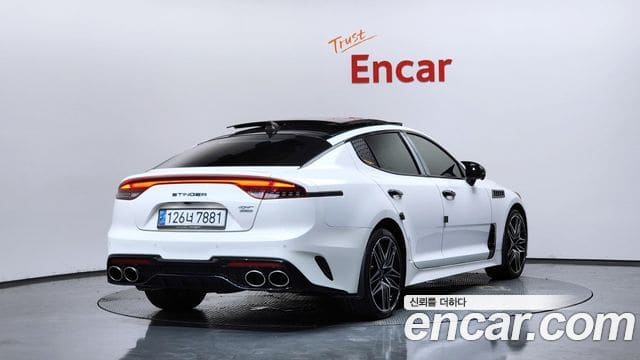 Kia Stinger — фото 1