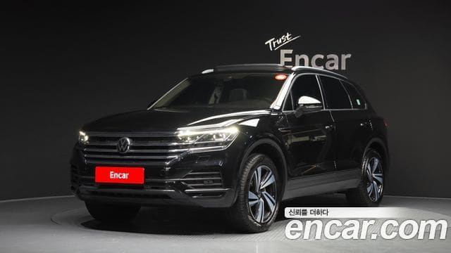 Volkswagen Touareg — фото 1
