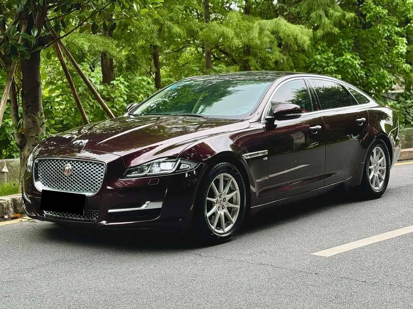 Jaguar XJ