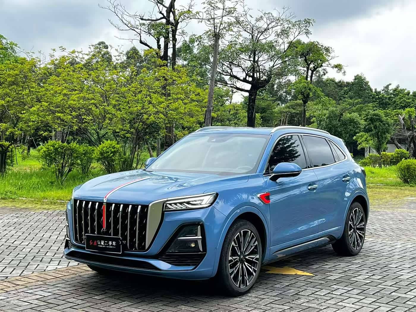 Hongqi HS5