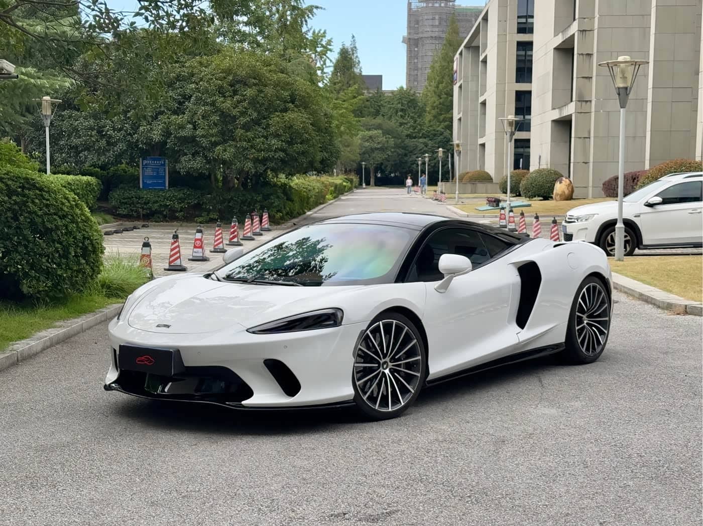 McLaren GT