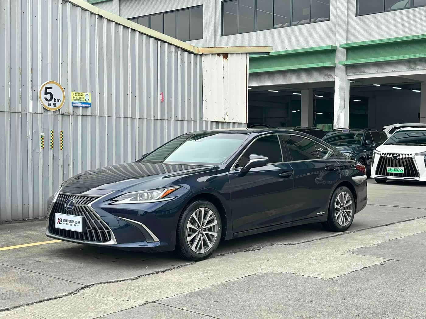 Lexus ES