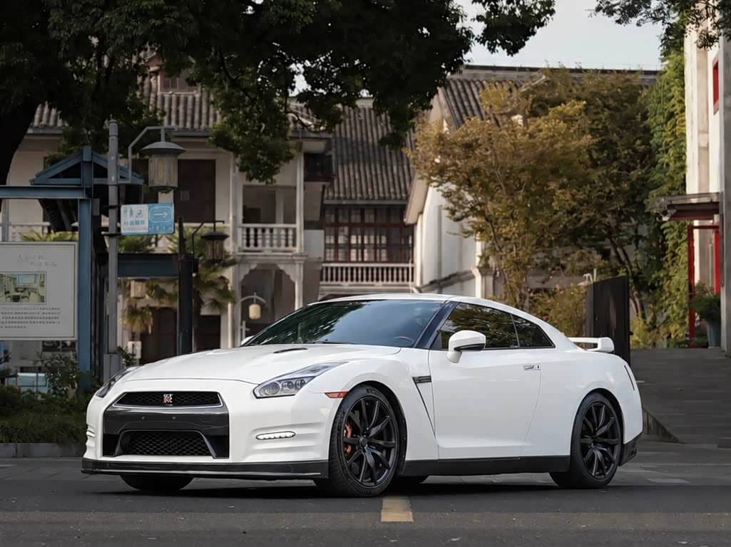 Nissan GT-R