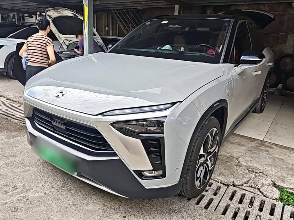 NIO ES8