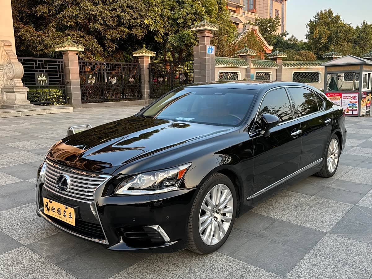 Lexus LS