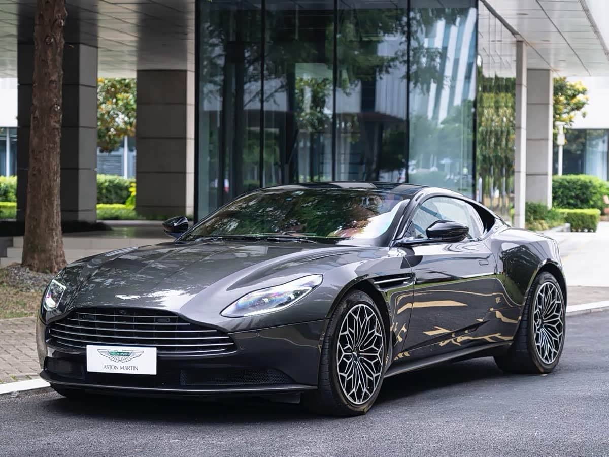 Aston Martin DB11