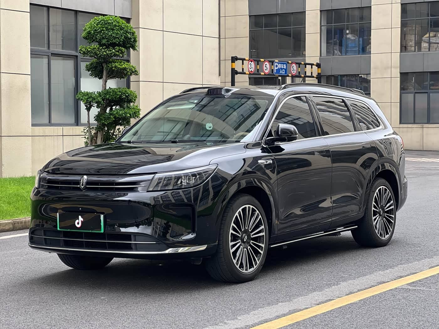 AITO Wenjie AITO M7
